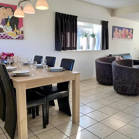 With A Sunny Garden Holiday home *