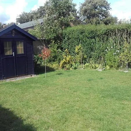 With A Sunny Garden Holiday home *