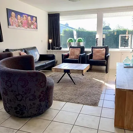 With A Sunny Garden Holiday home *