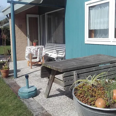 With A Sunny Garden * Sint Maartensvlotbrug