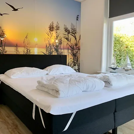 With A Sunny Garden Holiday home *