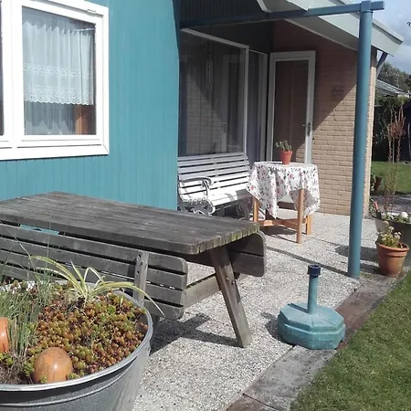 With A Sunny Garden Holiday home *