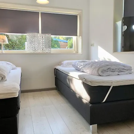 With A Sunny Garden Holiday home *