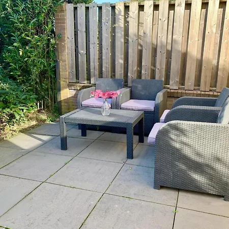 With A Sunny Garden Holiday home Sint Maartensvlotbrug