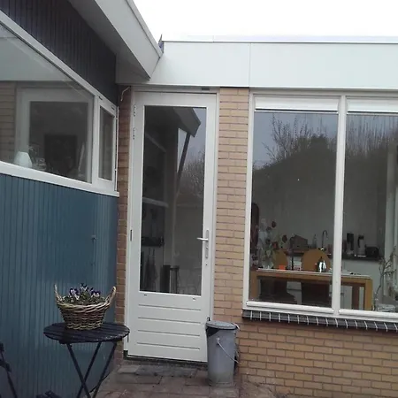 בית נופש With A Sunny Garden