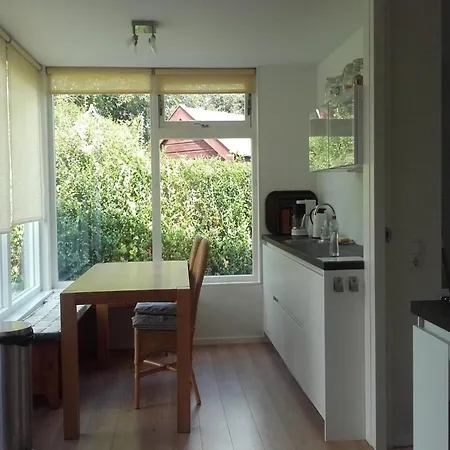 בית נופש With A Sunny Garden *