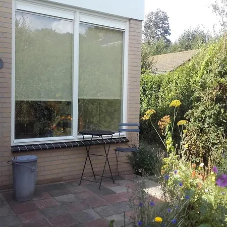 בית נופש With A Sunny Garden *