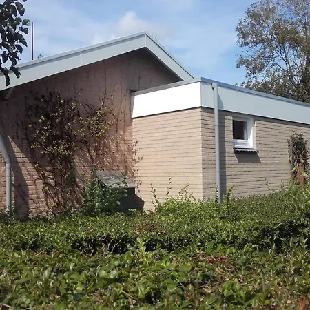 With A Sunny Garden בית נופש Sint Maartensvlotbrug