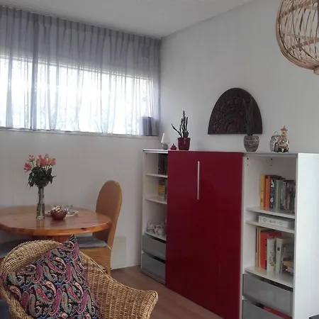 בית נופש With A Sunny Garden *