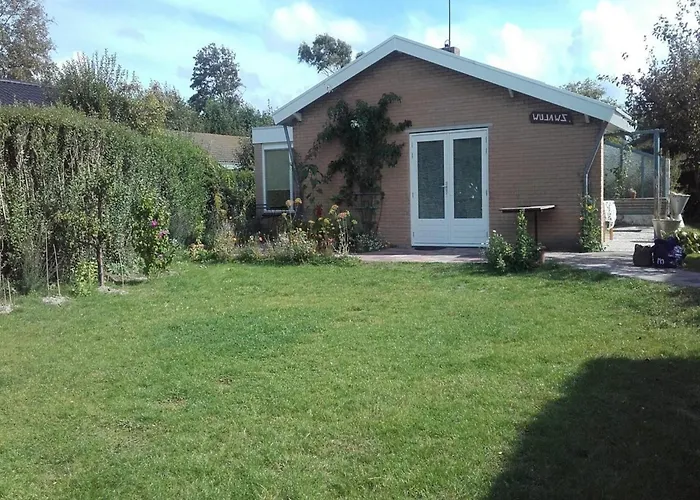 With A Sunny Garden Hébergement de vacances