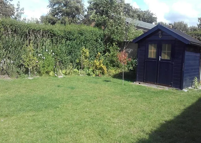 With A Sunny Garden * Sint Maartensvlotbrug